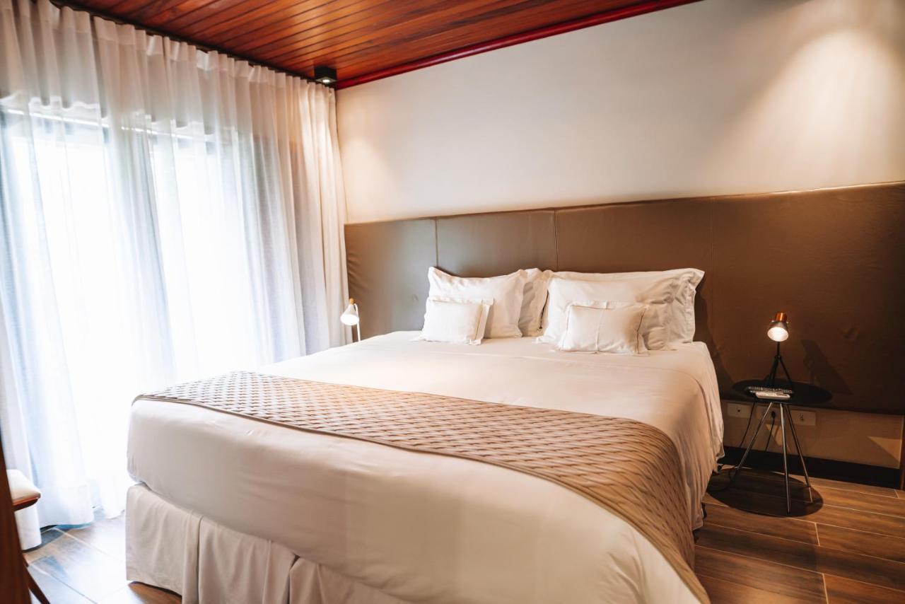 Hotel Boutique Quebra-Noz กังโปสดูจอร์เดา ภายนอก รูปภาพ